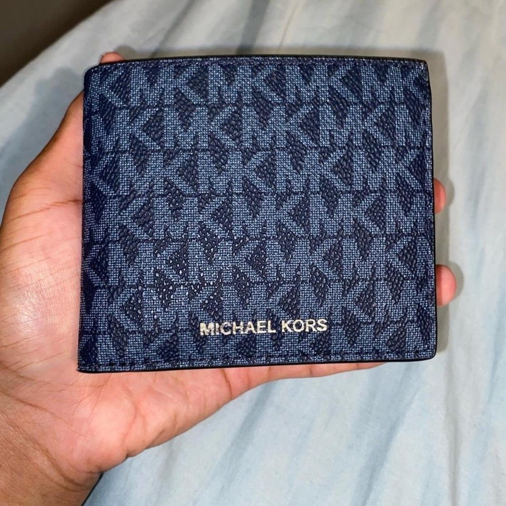 Michael Kors Wallet - Picture 1 of 4
